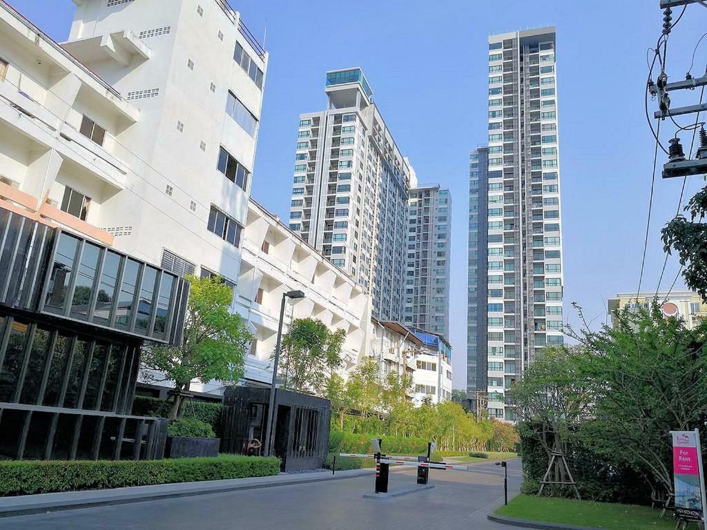 The Base Central Pattaya By Pattaya Holiday Bagian luar foto