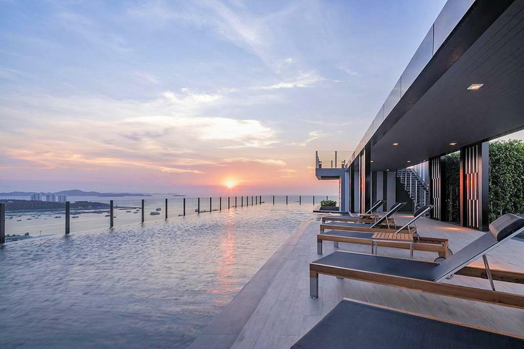 The Base Central Pattaya By Pattaya Holiday Bagian luar foto